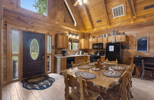 Branson Cedars Cabin | Renovated Three Bear Log Cabin, Vaulted Ceilings, Private Hot Tub! Near Big Cedar, Car Charger