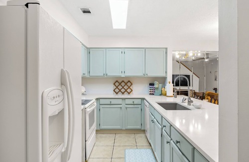 Mary Esther House | Renovated Town-home -Steps to Santa Rosa Sound 2BR , Washer/Dryer, Seasonal Pool