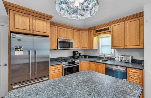 Point Pleasant Beach Condo | Renovated, open concept 1BR unit w/porch room, futon in LR, huge basement, 2 badges to beach!