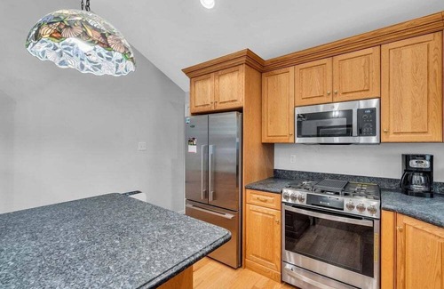 Point Pleasant Beach Condo | Renovated, open concept 1BR unit w/porch room, futon in LR, huge basement, 2 badges to beach!