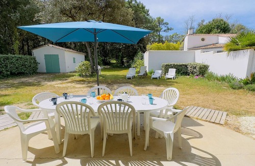 La Couarde-sur-Mer House | Renovated villa under the pines near the beach