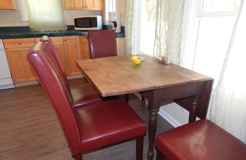 Chico House | Renovated Victorian with fenced yard by Downtown, CSU, Farmers Mrkt Bidwell Park