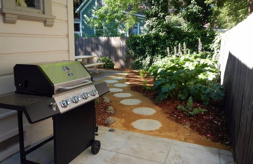 Chico House | Renovated Victorian with fenced yard by Downtown, CSU, Farmers Mrkt Bidwell Park
