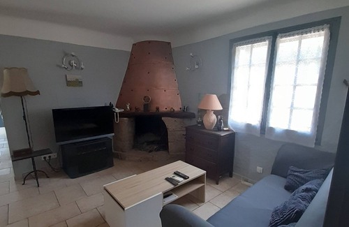 Entrecasteaux Villa | Renovated villa in the heart of green Provence