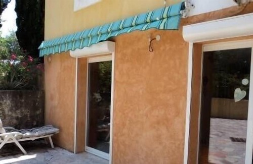 Cuers Villa | Renovated villa with Oriental decor, sleeps 4, 1 bedroom