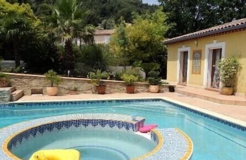 Cuers Villa | Renovated villa with Oriental decor, sleeps 4, 1 bedroom