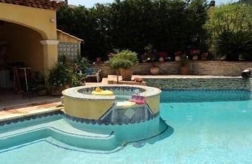 Cuers Villa | Renovated villa with Oriental decor, sleeps 4, 1 bedroom