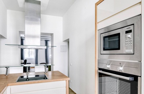 Wieden Apartment | Renovated Wieden 2BR in Historic Building, near HBF, by Blueground