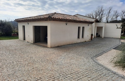 Draguignan Apartment | Rent a room with bathroom in a villa with independent entrance and swimming pool