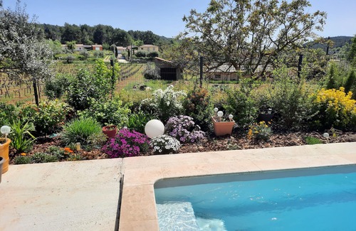 Draguignan Apartment | Rent a room with bathroom in a villa with independent entrance and swimming pool