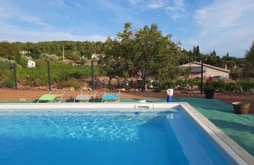 Draguignan Apartment | Rent a room with bathroom in a villa with independent entrance and swimming pool