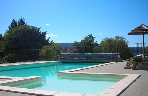 Lagorce House | rent house 12 people with large heated pool quiet