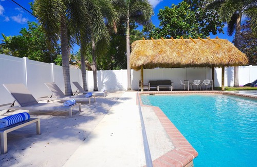 Harbor Village House | RENT LUXE VACATION HOMES 5 STAR 4 BED + HEATED POOL WALK TO BEACH!