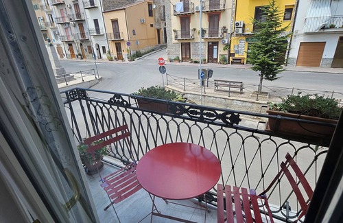 Ciminna House | Rent rooms with bathroom for exclusive use in a downtown building