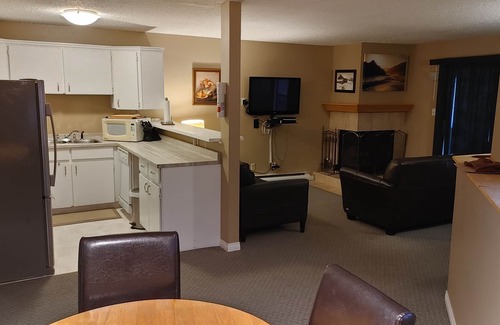 East Kootenay House | Rent Thanksgiving! *Akiskinook 1 Br Condo- Indoor Pool/Hot Tub/Beach/Tennis/Golf