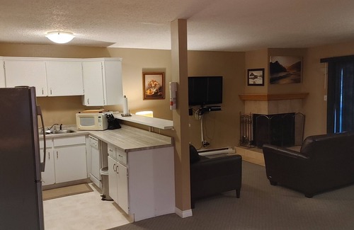 East Kootenay House | Rent Thanksgiving! *Akiskinook 1 Br Condo- Indoor Pool/Hot Tub/Beach/Tennis/Golf