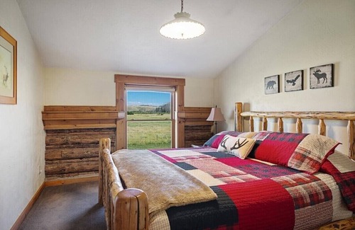 Bondurant Cabin | Rent the Entire Guest Ranch for your reunion, retreat or event!