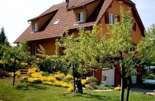 Westhalten Apartment | Rental apartment in house with courtyard and garden in westhalten