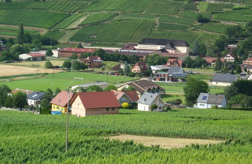 Westhalten Apartment | Rental apartment in house with courtyard and garden in westhalten