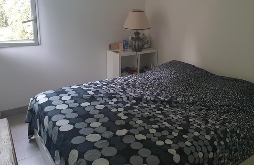 Peyrolles-en-Provence House | rental detached house