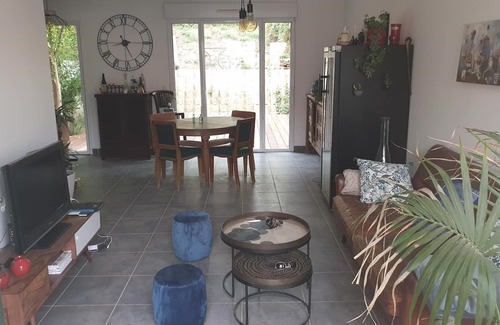 Peyrolles-en-Provence House | rental detached house