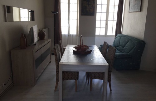 Chinon Apartment | Rental furnished 2-room apartment in CHINON au coeur de la ville médiévale R+1