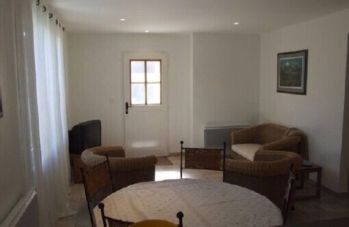 Caromb House | Rental in Caromb - Ventoux, ideally located house, shared pool