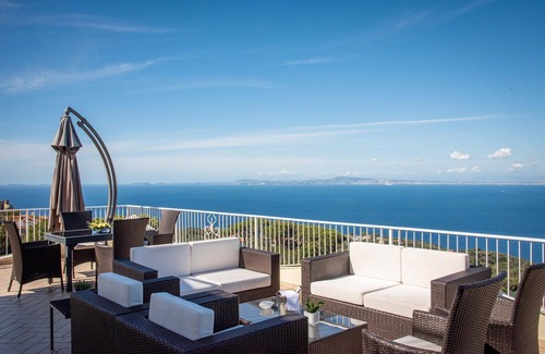 Priora Villa | Rentals in italy - Casa Aloe with spacious garden, pool and panoramic terraces.