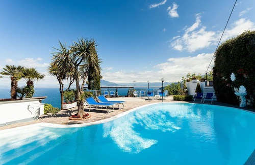 Priora Villa | Rentals in Italy - Villa Angel with pool, sea view and private car park