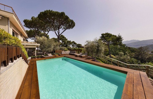 Priora Villa | Rentals in Italy - Villa Bay in Sorrento, with sea view, garden , pool, 6 bedrooms, 12 sleeps.