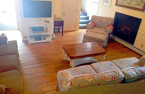 Old Orchard Beach House | Renting fall-winter weeks, weekends. Oct-end of May for college students.
