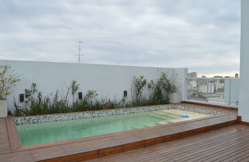 Balvanera Apartment | RentUp-Mono moderno con balcón y piscina