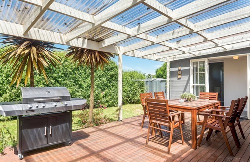 Portarlington House | Resarf Retreat - Relaxed atmosphere and modern amenities.