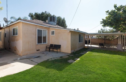 Reseda House | Reseda Large Home
