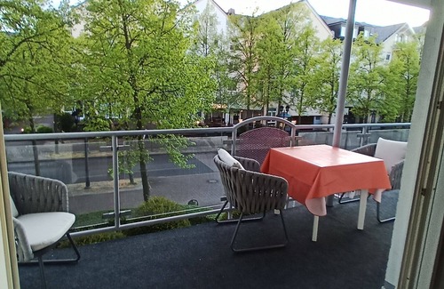 Bad Kreuznach Apartment | Reside in a three-room apartment with a view of the spa gardens