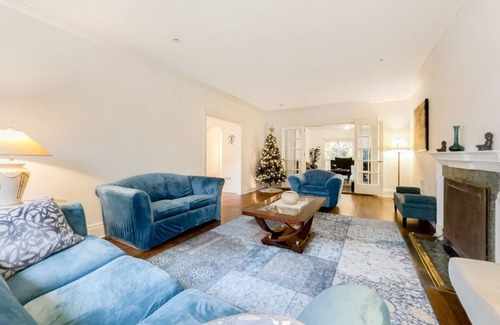 Midtown Toronto House | Reside in one of Toronto's most esteemed neighborhoods, nestled in the heart of Forest Hill