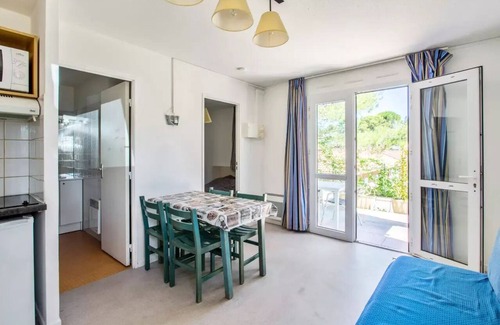 Carnoux-en-Provence Apartment | Residence Debussy - maeva Home - 2 Room Apartment 4 People - Comfort