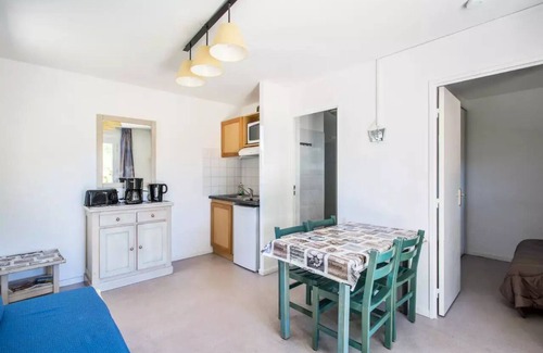 Carnoux-en-Provence Apartment | Residence Debussy - maeva Home - 2 Room Apartment 4 People - Comfort