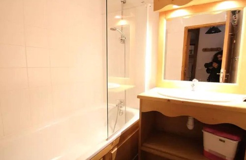 Puy-Saint-Vincent Ski Chalet | Residence Dame Blanche - DBAC21 - APPT 2 CHAMBRES - BALCONY - 6 PERSONS