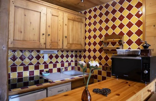 Champagny-en-Vanoise Apartment | Residence Les Edelweiss - 3 Rooms 4 People