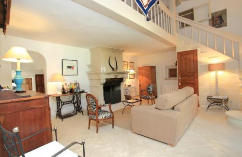 Murs Villa | Residence in the heart of the Lubéron garrigues - by feelluxuryholidays