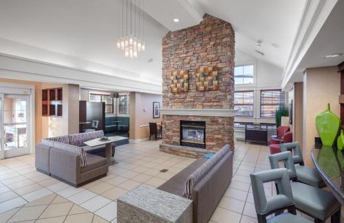 Greenwich Hotel | Residence Inn by Marriott Wichita East At Plazzio