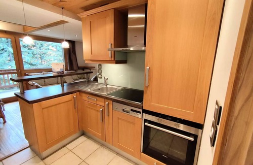 Meribel Centre Apartment | Residence L'arolaz N°1 - Ski to foot apartment 7 people in the center of Meribel