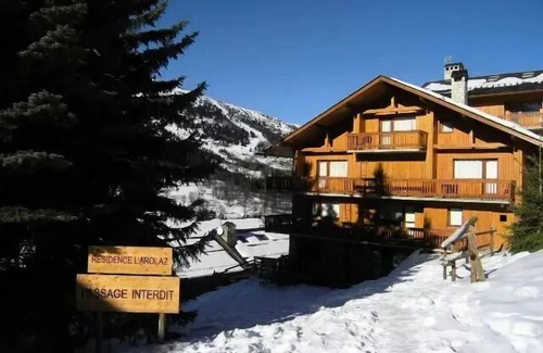 Meribel Centre Apartment | Residence L'arolaz N°1 - Ski to foot apartment 7 people in the center of Meribel