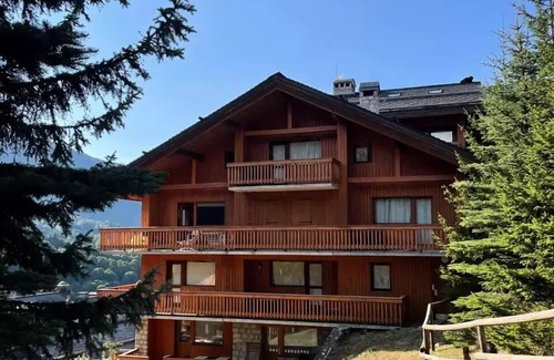 Meribel Centre Apartment | Residence L'arolaz N°1 - Ski to foot apartment 7 people in the center of Meribel