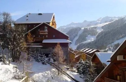 Meribel Centre Apartment | Residence Le Cristal - Apartment 2 rooms 4 people located in Méribel center with outdoor pool and close to shops