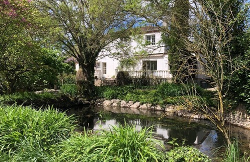 La Tourlandry House | RESIDENCE LE CHIRON and its swimming pool