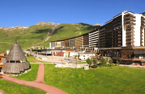Tignes le Lac Apartment | Residence Le Palafour - Studio 2 people in Tignes at the foot of the slopes, shops, the ESF and the tourist office in the lake district. Appa