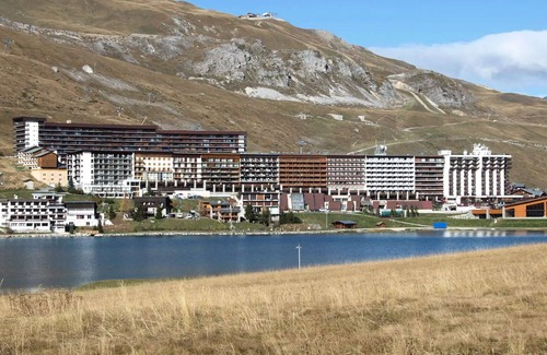 Tignes le Lac Apartment | Residence Le Palafour - Studio 2 people in Tignes at the foot of the slopes, shops, the ESF and the tourist office in the lake district. Appa