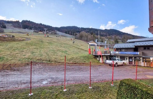 Flumet Apartment | Residence Le Schuss 1 - Apartment on the snow front of the Evettes